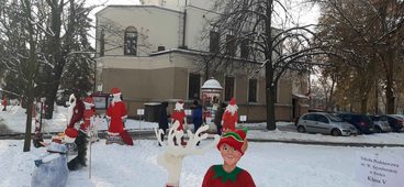 Jutro na placu Legionów spotkanie ze św. Mikołajem, a już dziś przy WDK-u można podziwiać makiety ukazujące postać św. Mikołaja. Zrobili je uczniowie